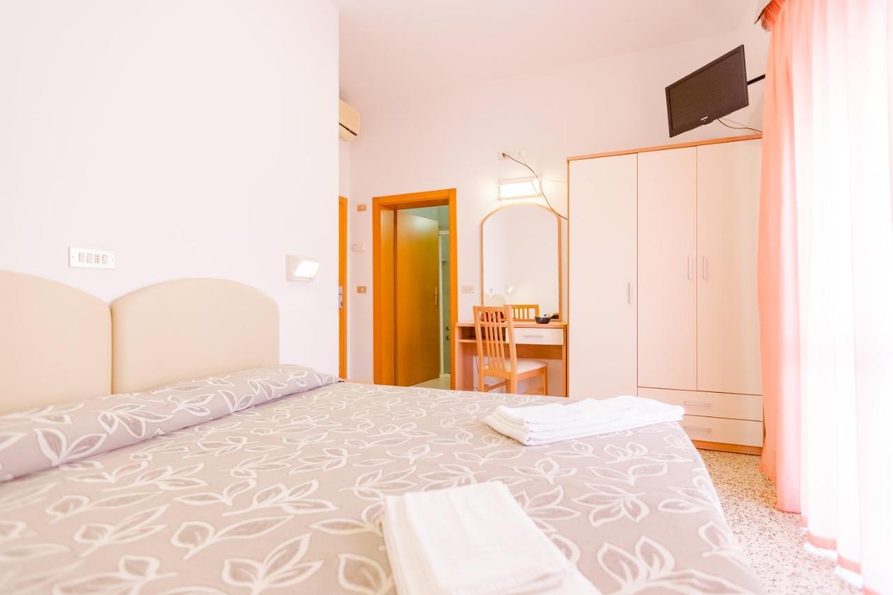 Hotel Bagli Римини Экстерьер фото