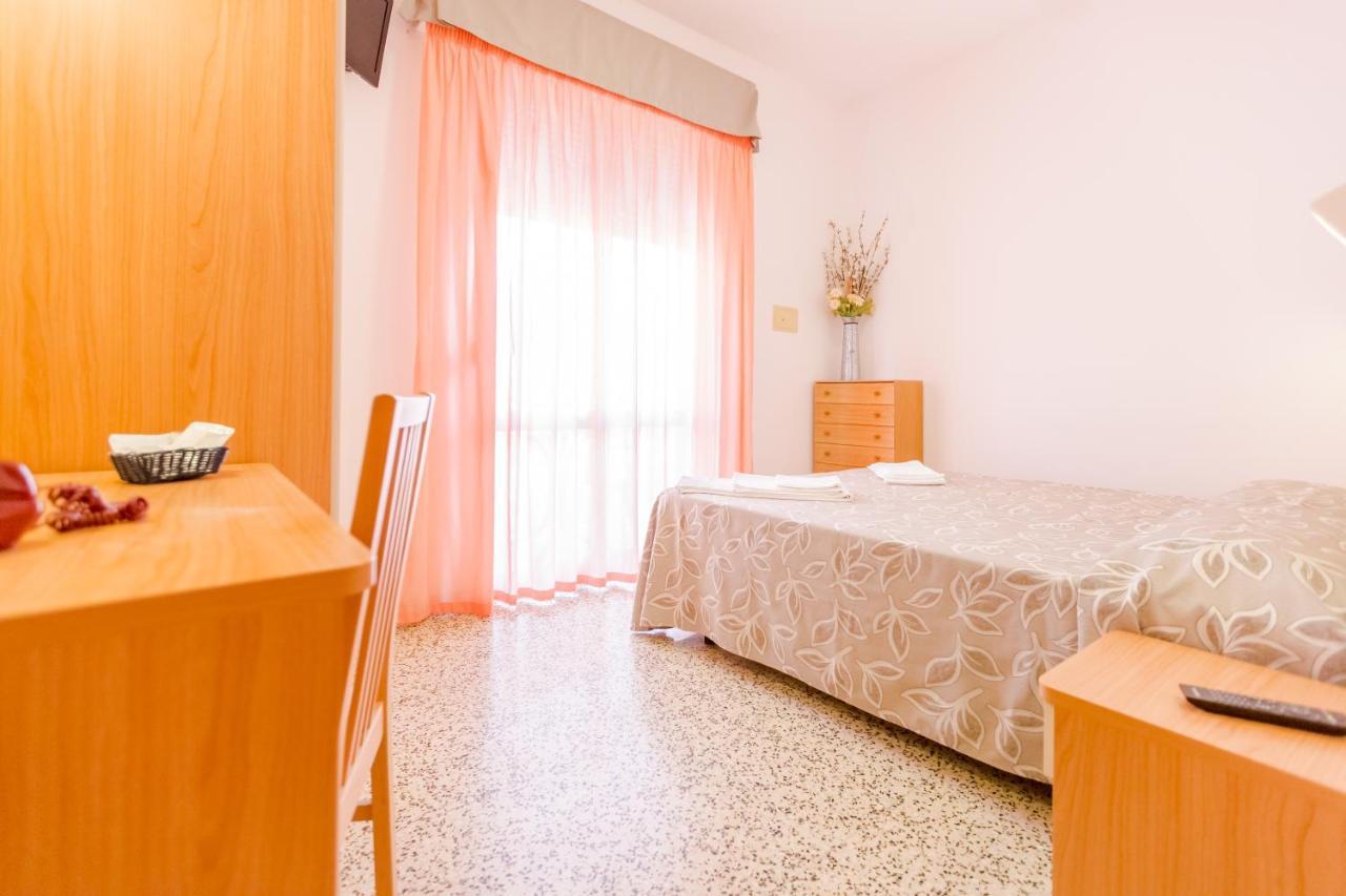 Hotel Bagli Римини Экстерьер фото