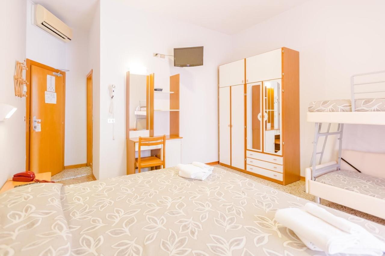 Hotel Bagli Римини Экстерьер фото