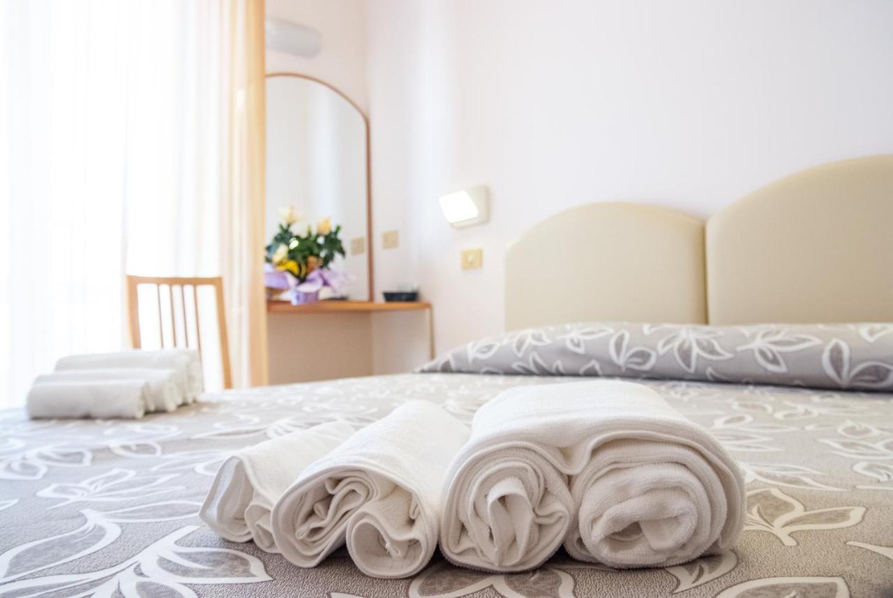 Hotel Bagli Римини Экстерьер фото