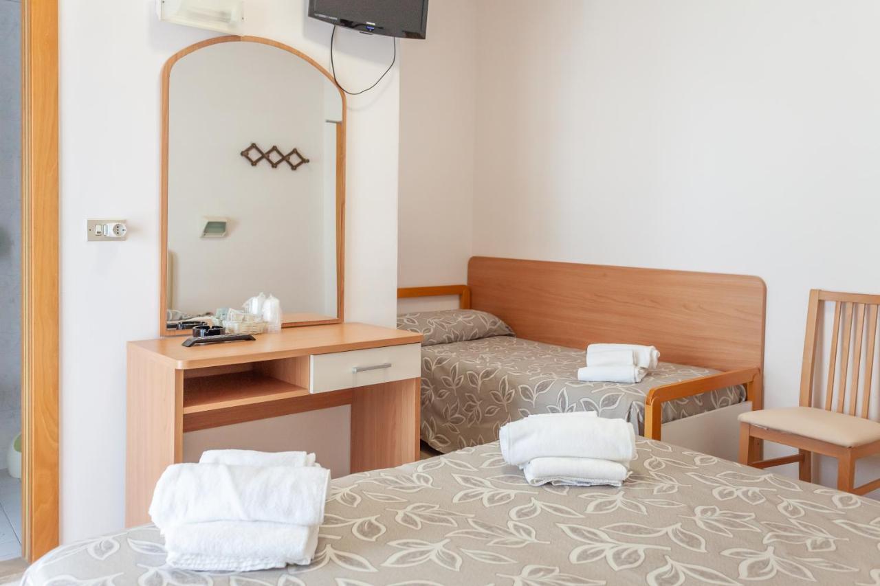 Hotel Bagli Римини Экстерьер фото
